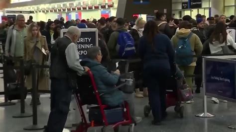 Travel experts expect nearly 3 millions passengers to pass TSA on Sunday, breaking records