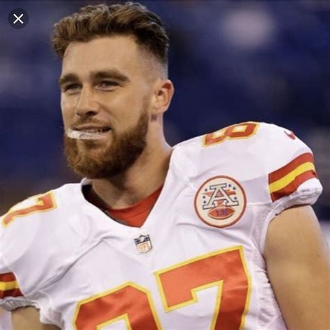 Travis kelce hair dye. Donna Kelce and Travis Kelce at the AFC championship game in 2020. Scott Winters/Icon Sportswire/Getty. Donna was born and raised in Cleveland. Her mother died when she was just 12 years old ... 