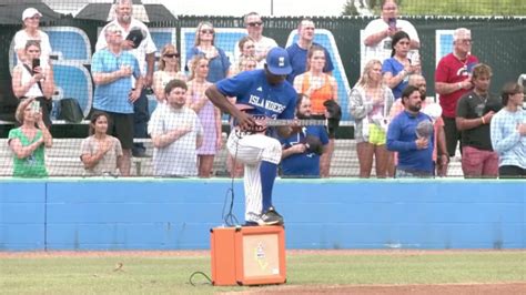 May 21, 2023 · Texas A&M-Corpus Christi outfielder Tre Jones III lit up the crowd at Chapman Field in Corpus Christi on Saturday afternoon when he performed a rendition of "The Star-Spangled Banner" on Senior... . 