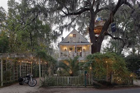 Tree house savannah. The Marshall House. 123 E Broughton Street, Savannah, GA 31401. The Marshall House is located on Broughton Street — the main shopping street in Savannah — and it’s just two blocks away from the city’s official Christmas tree. The hotel looks beautiful year-round, but it’s particularly festive during the holidays. 