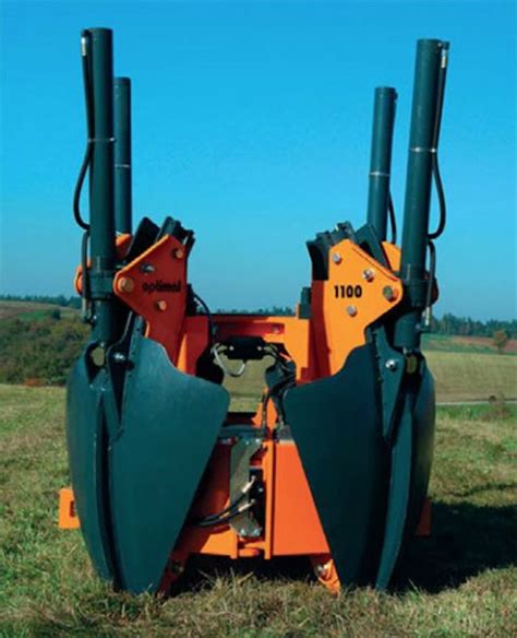 Bradco Tree Spades skid steer attachments are ideal for transplanting small trees and shrubs. 25 Series Tree Spades provides a compromised digging angle between truncated and cone style to adapt to various soil conditions. 25° angle and deep stroke of the blades produces several uniform ball sizes with one set of blades.