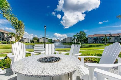 Trellis at the lakes. The Arbors at towne lake mostly features large homes that are very reasonably priced. This is a well-established community that continues to attract interest from buyers looking in the Woodstock area. Quick Facts. Closed Prices: $354,000 to … 