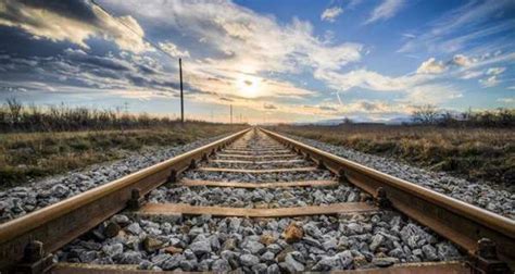 Tren Yolu İle İlgili Sözler ve Alıntılar .