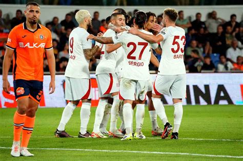 Trendyol Süper Lig: Galatasaray: 2 - RAMS Başakşehir: 0 (İlk yarı)s
