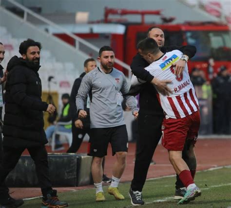 Trendyol Süper Lig: Sivasspor: 1 - Çaykur Rizespor: 0 (İlk yarı)