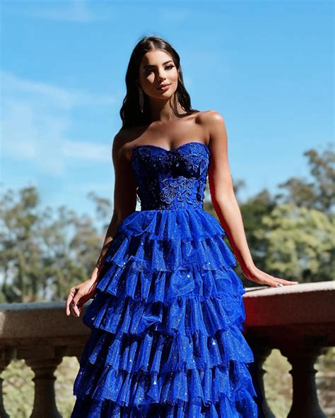 Prom 2023 is coming in hot! Have you SEEN these trends yet? Staying on top of the trends and wearing the best prom dress possible is just one way to make your prom night extra memorable. . Trendyporm