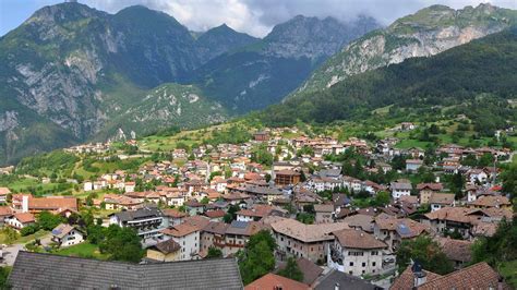 Scopri MyTrentina. Vogliamo portare tutti i giorni il Trentino a casa tua. Il Trentino del benessere, dello sport, delle tradizioni, dei sapori, dei profumi, delle emozioni e dei ricordi. Unisciti a noi e lasciati ispirare. Entra a far parte della nostra Community! Buona come la sua terra. 