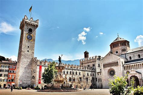The University of Trento was founded in 1962 and has its headquarters in the city of Trento. The other university location is in Rovereto. In total, over 16,000 students study in Trento. Through the Euroregion Tyrol-South Tyrol-Trentino, the university also works closely together with the universities of Innsbruck and Bolzano. Transport. 