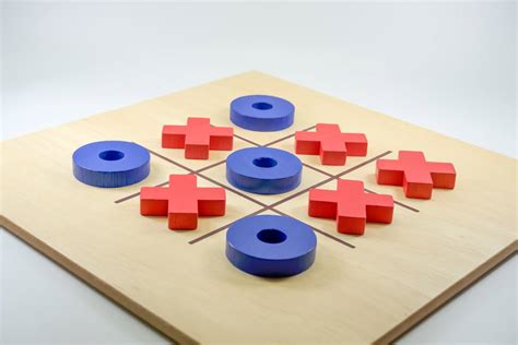 Tu colorComputadora. Juego de estrategia para dos jugadores, en este caso humano contra computadora, cuyo objetivo es alinear cuatro fichas consecutivas de un mismo color para ganar la partida..