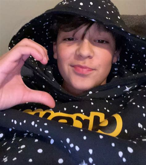 Apr 23, 2021 · Apart from this, he runs a self-titled YouTube channel in which he uploads vlogging videos and amassed his fans. He has more than 6.23k subscribers on YouTube. Trey was born in 2005. Currently, he is a student at an unknown private high school. He is 16 years old. Since childhood, he has been passionate about dance. Advertisement. .