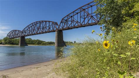 Trips from Bismarck (North Dakota) to Saint Joseph (Missouri)