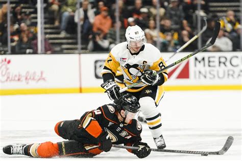 Tristan Jarry injured, Magnus Hellberg finishes shutout in Penguins’ 2-0 win over Ducks