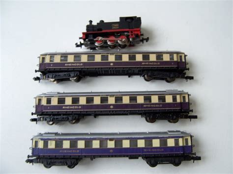 Trix/Arnold N - Locomotive tmn 205251 with 3 wagons