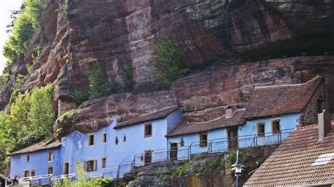 Troglodyte Houses in Graufthal - Visit Alsace