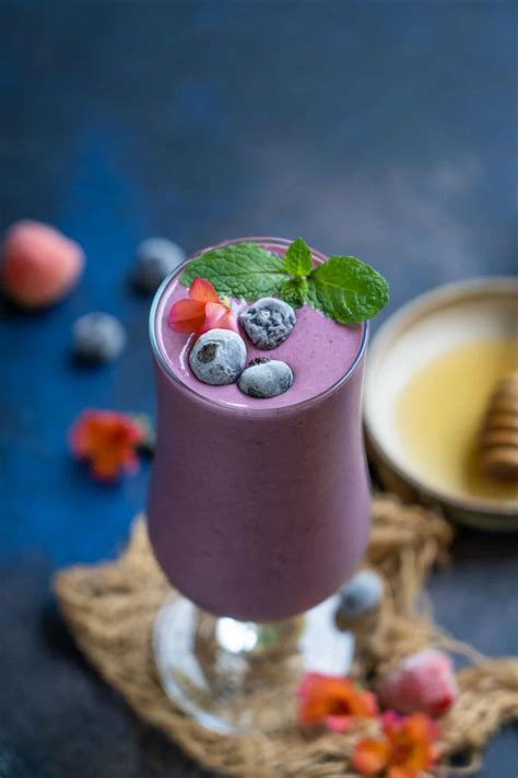 The triple berry oat smoothie has 15g of protein. Breakfast is served daily in the tropics. This triple berry oat tropical smoothie will win over all of you oat haters. Web 63 minutes walking 114 minutes based on a 35 year old female who is 5'7 tall and weighs 144 lbs. Add 1 scoop of protein powder, 1 scoop of collagen and 1/3 cup oats.. 