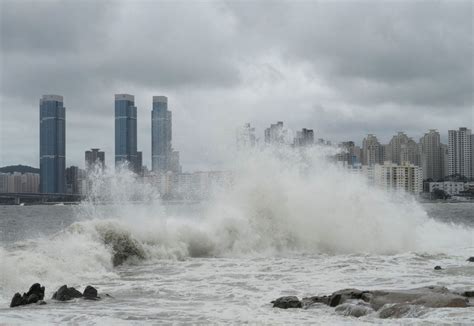 Tropical storm Khanun begins battering South Korea