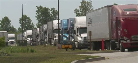 Truckers say parking shortage risks everyone’s safety