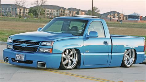 Trucks low. Here are the top 5 Lowrider truck builds of the last decade in order, starting with the number 1 most popular feature. 1998 Chevrolet Tahoe feature 2014 - "La Reina" from Nokturnal C.C. Los Angeles 