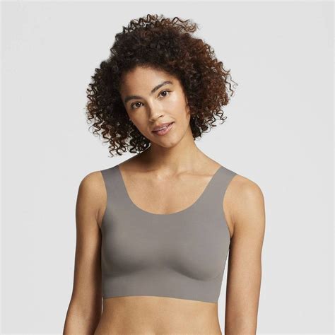 Trueandco. Product information. This racerback bra does it all. Wear it to yoga, Pilates, and more—or layer it under everyday clothes. With breathable cups and built-in padding for light compression, this sporty style takes you effortlessly from studio to street. True & Co: We make bras that feel good. Racerback silhouette Made from... 