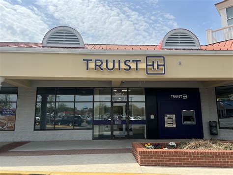 Truist hancock md. Olney Branch. 18110 Village Mart Dr Olney MD 20832. Get directions. 301-658-9200. |. 301-570-1292. Make an appointment. 