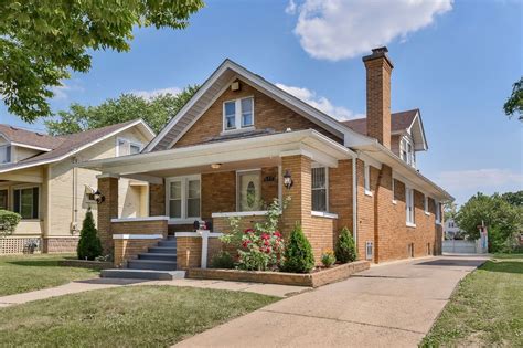 432 Center Ave, Aurora, IL 60505 is a 3 bedroom, 2 bathroom, 1,031 sqft single-family home built in 1900. This property is not currently available for sale. The current Trulia Estimate for 432 Center Ave is $260,500.