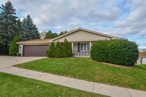 Trulia waukesha county. 1623 Rushmore Dr, Waukesha, WI 53188 is a 3 bedroom, 2 bathroom, 1,567 sqft single-family home built in 1956. This property is not currently available for sale. 1623 Rushmore Dr was last sold on Dec 26, 2018 for $174,500. The current Trulia Estimate for 1623 Rushmore Dr is $305,300. 