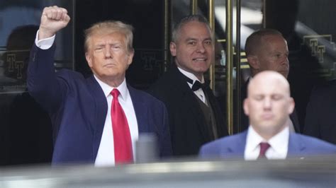 Trump arrives at New York courthouse ahead of arraignment