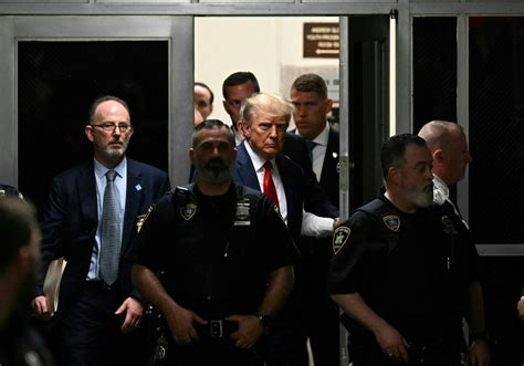 Trump arrives at courthouse for appearance in classified documents case | Live updates