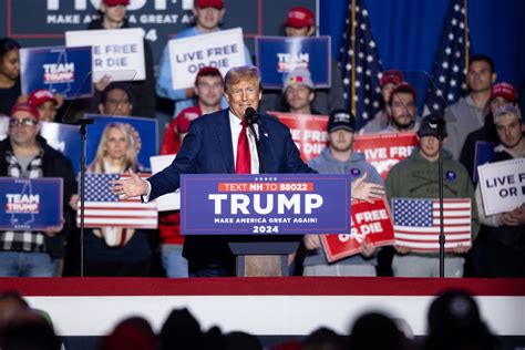Trump delivers wide-ranging speech to New Hampshire hockey arena