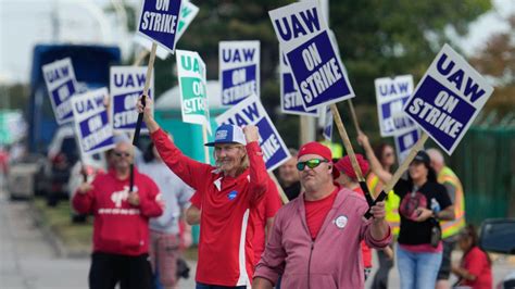 Trump plans to meet with striking autoworkers in Michigan instead of attending second GOP debate