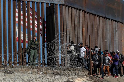Trump visita la frontera entre EE.UU. y México mientras intensifica su retórica antiinmigración