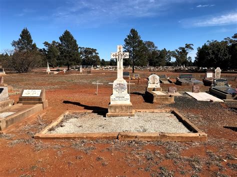 Trundle Cemetery - eurekapedia