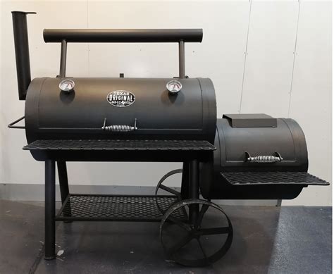 At Char-Griller, we pride ourselves in making quality grills, smokers, and accessories, that are affordable for the hardworking families that buy them. We care about our customers and their families as much as we care about making quality products. Gas and charcoal in one unit. Never choose between having a gas grill or a charcoal grill again.. 
