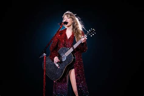 Tstheerastour. Taylor Swift The Eras Tour times - United States shows: Doors Open: 16:30. Support Act: 19:00. Taylor Swift: 20:00. Show Ends: 23:15. However, the start time and end time will vary from show to show based on stadium curfews and how many people Taylor has supporting her. The first show in Glendale, Arizona started at 20:00 and ended at 23:10. 