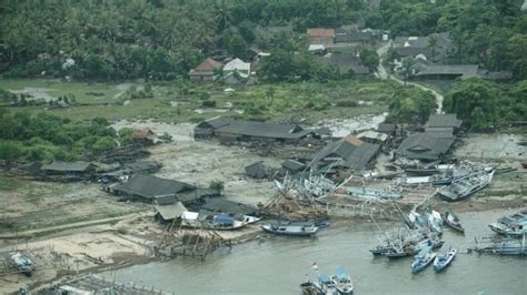 Tsunami d tanjung lesung. .  ...