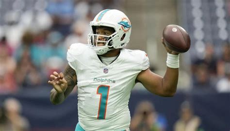 Tua Tagovailoa rebounds after interception to help Dolphins beat Texans 28-3