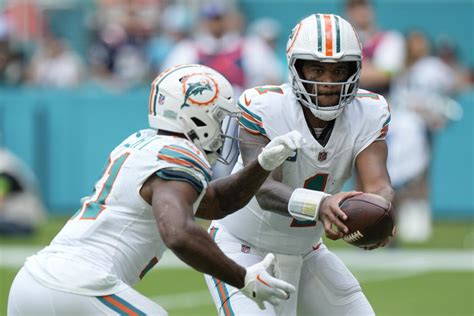 Tua Tagovailoa throws for 3 TDs, Jalen Ramsey shines in debut for Dolphins, who beat Patriots 31-17