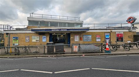 Tubestation Northolt to Royal Oak