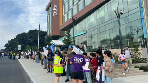 Tufts University RAs go on strike during move-in day for some students