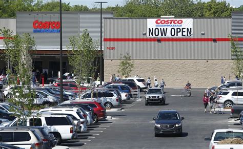 Costco employee Marian Roop cleans the front windows as customers wait to enter the new Costco on 46th Street North and U.S. 169 Thursday, May 25, 2023 in Tulsa, Ok. Mike Simons, Tulsa World Costco. 
