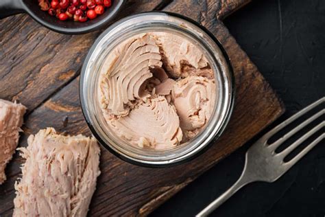 Jul 19, 2022 · According to Healthline, canned tuna has a