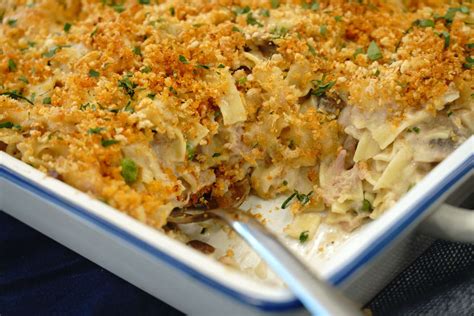 Tuna noodle casserole pioneer woman. After that, whisk in the cheddar and parmesan until it's a smooth sauce. Stir in the peas and tuna until combined. Pour the sauce into the casserole dish, toss, and spread in an even layer. Top with the crushed Ritz crackers and butter mixture. Bake, uncovered, for 20 minutes. Enjoy! 