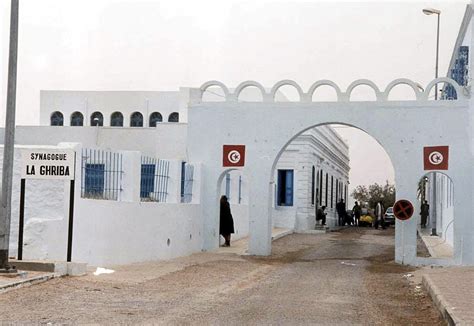 Tunisian naval guard kills 3 near synagogue; 10 injured