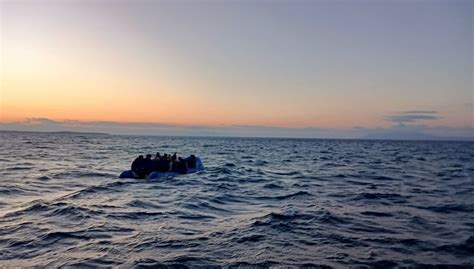 Tunus''ta tekne alabora oldu: 13 göçmen yaşamını yitirdi