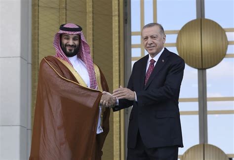 Turkey’s Erdogan heads to Gulf seeking funds for ailing economy