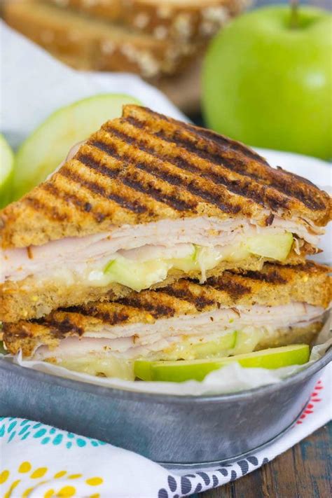 Turkey Apple Brie Panini Calories, Carbs & Nutrition Facts