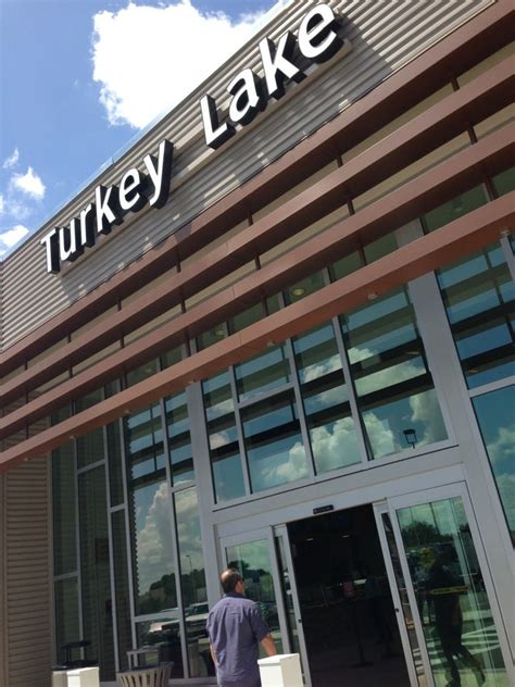 Turkey Lake is a service area on Florida's Turnpike at milepost 263. : Shell : Dunkin' Donuts : Wendy's : Villa Pizza : KFC : Nature's Table : Nathan's Rest Stops and Service Plazas. 