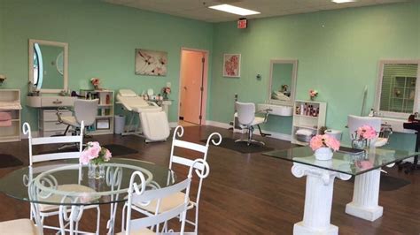 Turning heads hair salon. 6.9 miles away from Turning Heads Hair Studio Vanessa K. said "The staff are very friendly and inviting. Each nurse has been wonderful from my treatments in March and April in terms of their expertise and bedside manner. 