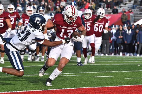 Turnovers cost UMass in season-ending 31-18 loss to UConn