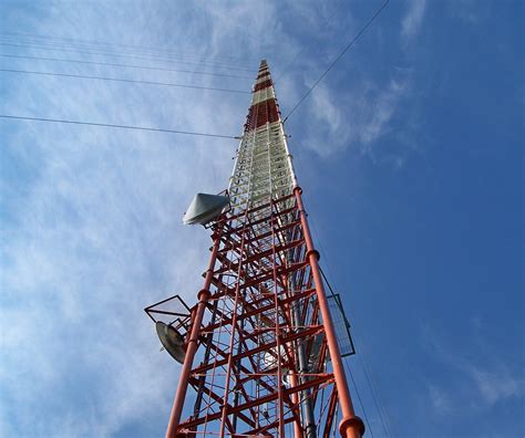 The WLWT TV Tower is a free-standing lattice tower with triangular cross section used by WLWT located in Cincinnati, Ohio.Built in 1978, it replaced the original 570-foot tall WLWT tower built in 1948 at the same site on Chickasaw Street, in the Mount Auburn neighborhood of Cincinnati. The new tower stands 289.6 m (950 ft) tall, one of four that …